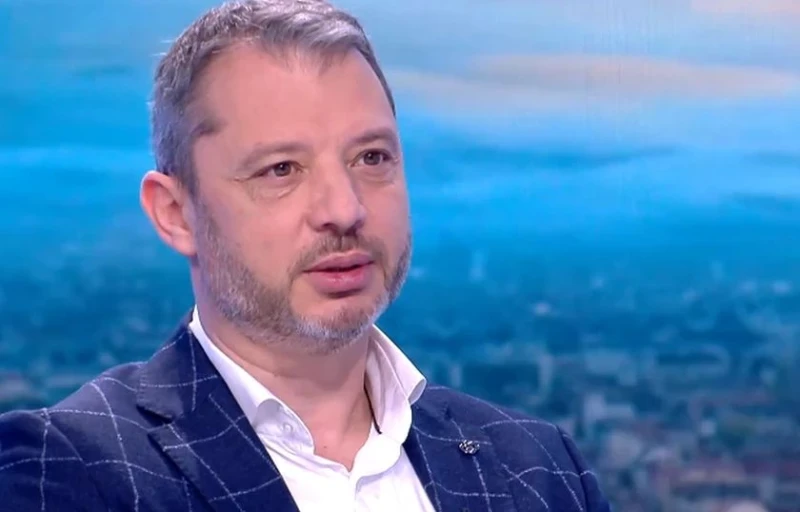 Делян Добрев: Когато говорите с Асен Василев, той е много уверен в думите си, мига с очи и хипнотизира всички. Говори един куп глупости
