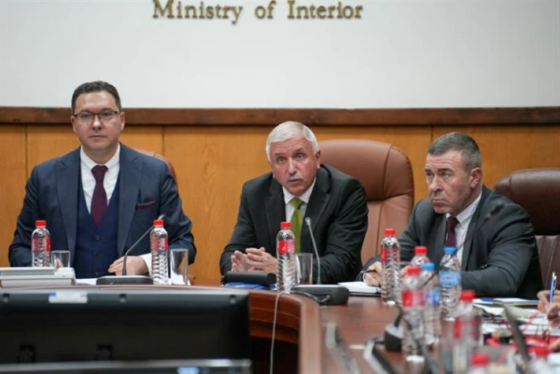 Митов обсъди със синдикатите заплатите на полицаите