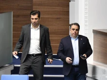 ПП-ДБ искат изслушване на премиера заради продажбата на "Лукойл", ще викат и външния министър в парламента заради кораба "Вежен"