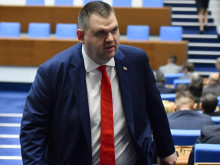Пеевски: Рафинерията на "Лукойл" излиза в планов ремонт, държавата трябва да я купи