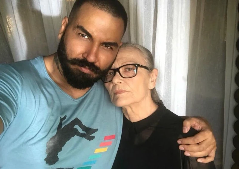 Родена е в Пловдив, обича я цяла България, а днес става на 81