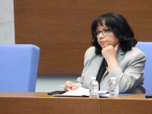Министър Петкова за еврозоната: Има риск да получим отказ