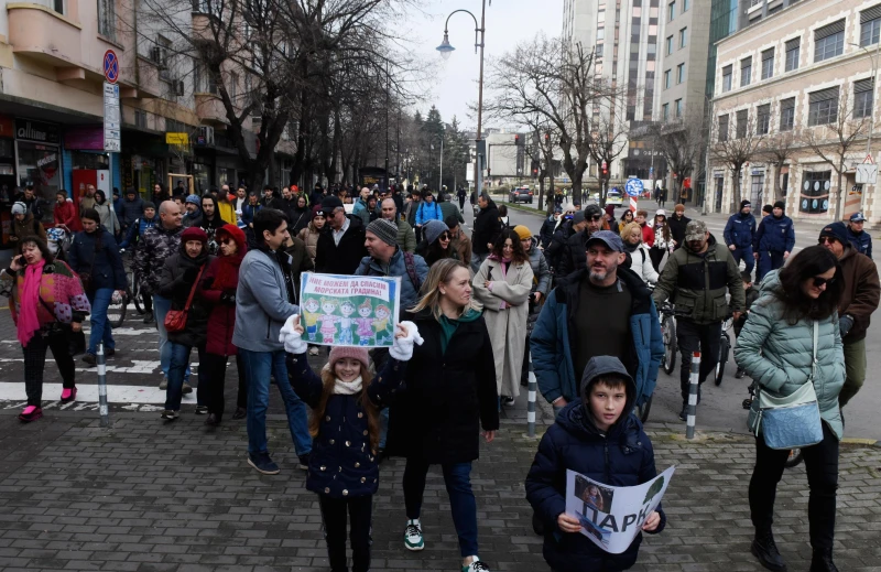 Варненци протестираха в защита на Морската градина