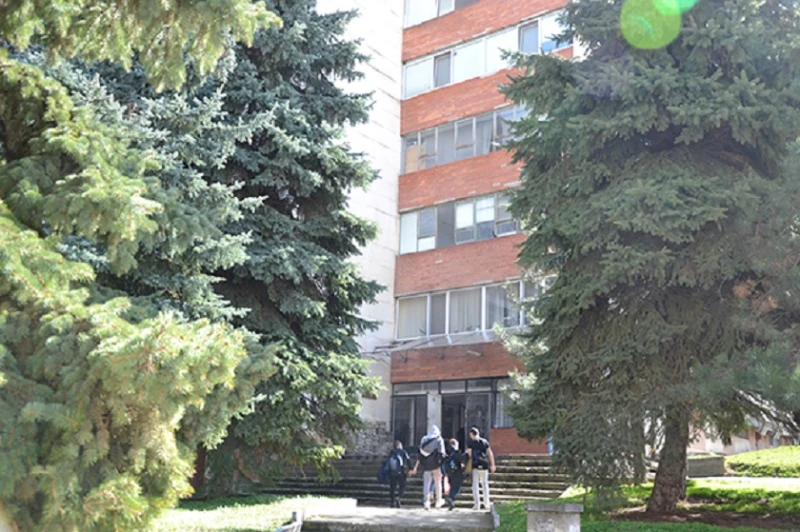 16-годишен припадна на тротоар