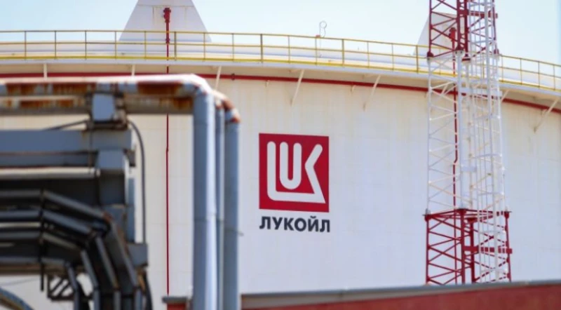 Ще повлияе ли продажбата на "Лукойл" върху цените на горивата