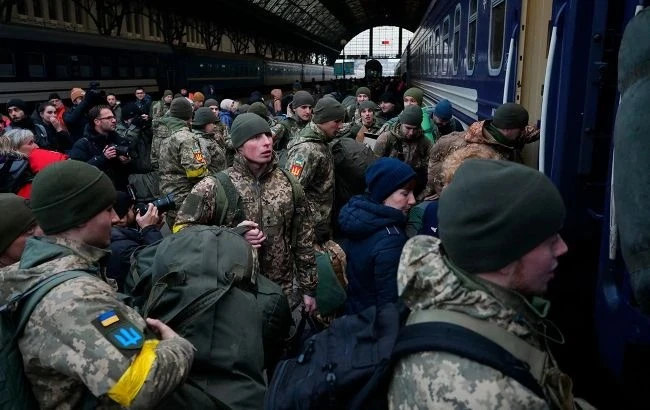 Зеленски удължи военното положение в Украйна до 9 май