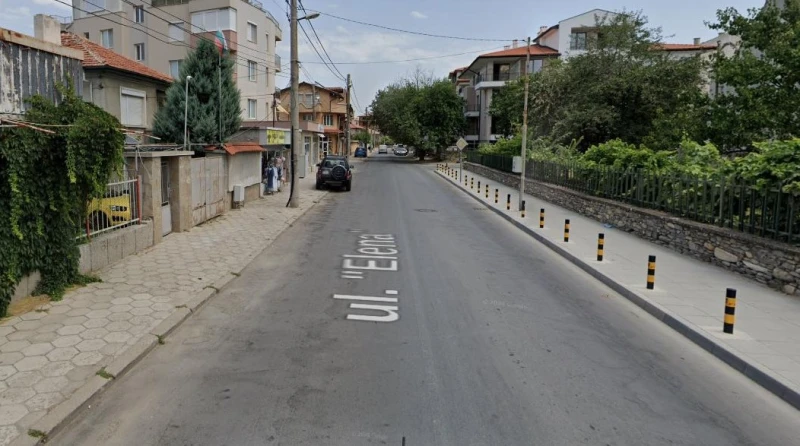 Заради полагане на кабели се променя движението в участък на улица в Пловдив