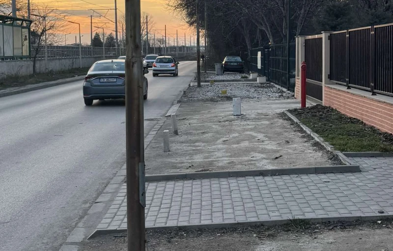 Нов тротоар и спирка в "Западен"