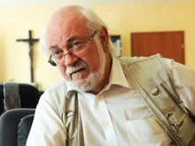 Най-шумният защитник на работниците в България днес стана на 70. Хиляди не го харесват