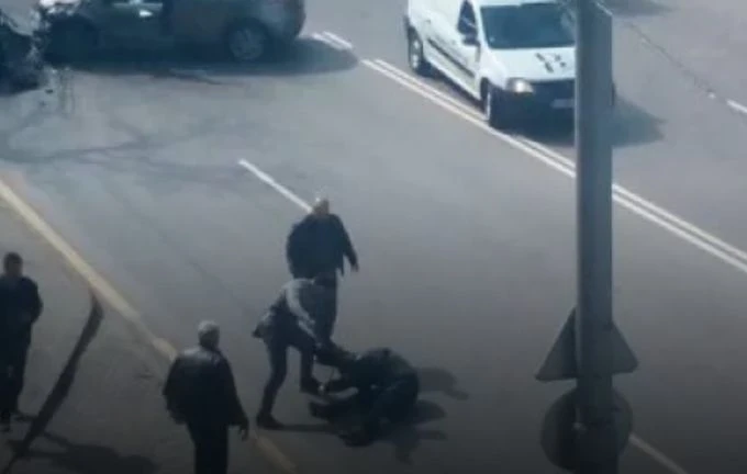 Криминален тип се нахвърли с юмруци върху шофьор на булевард в Пловдив