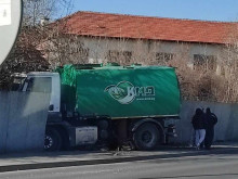 Камион се блъсна в ограда в Пловдив