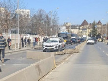 Зрелищна катастрофа блокира движението в района на столична болница