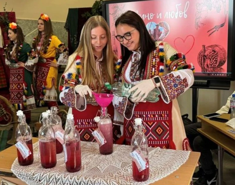 Ученици от пловдивско училище забъркаха любовни еликсири