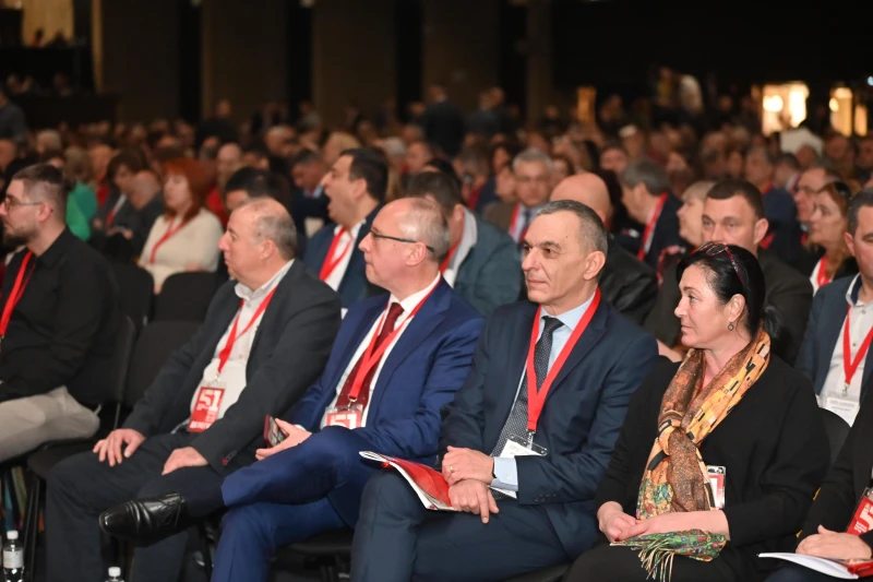 Още двама се отказаха от битката за председателското място в БСП