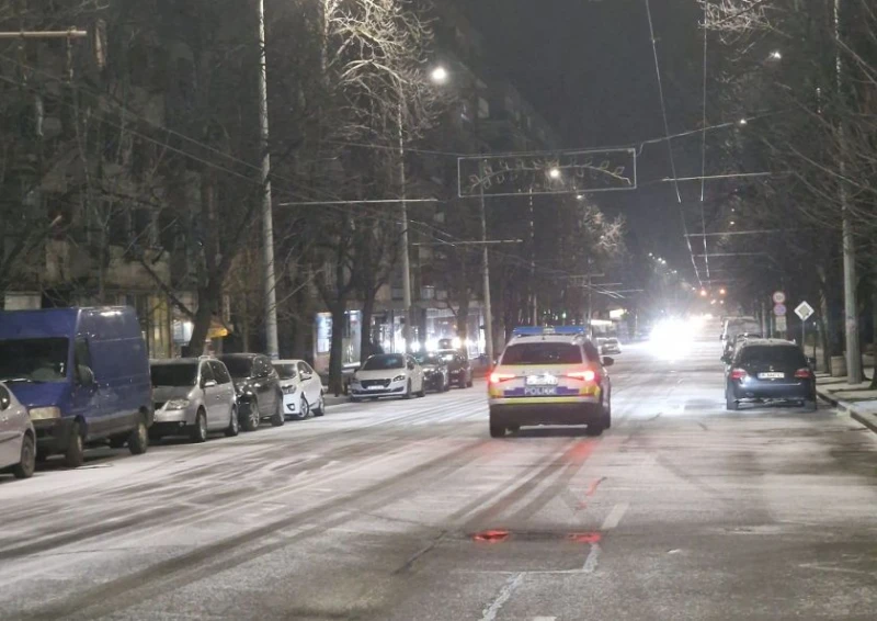 Ледена пързалка в Русе! Гражданин: Никой не опесечава, чакаме да натрупа или да стане по-лошо?