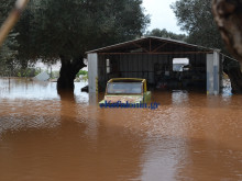 Силна буря наводни къщи в Кефалония, водата е над метър и половина