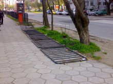 Вандали къртят мантинела в район "Тракия"