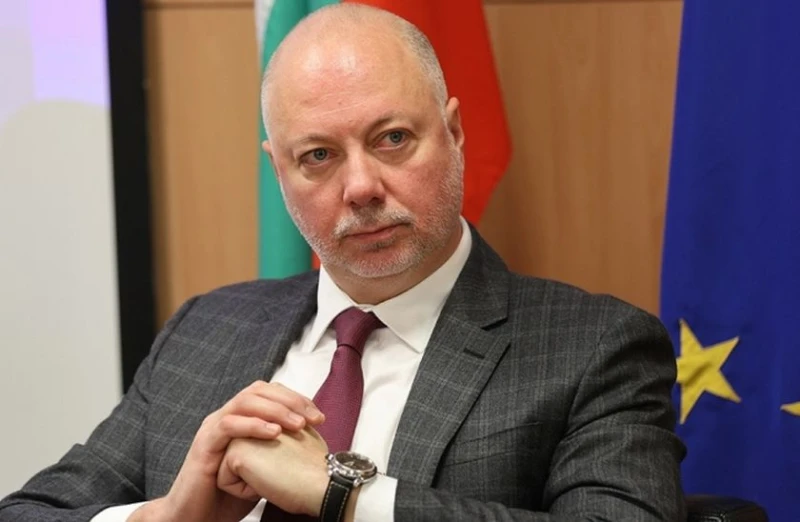 Премиерът разпореди 24-часов режим на наблюдение на пътната обстановка заради снеговалежите