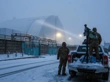 Укринформ: В АЕЦ "Чернибил" тлеят два пожара по защитната конструкция, работи се по частичното й отваряне