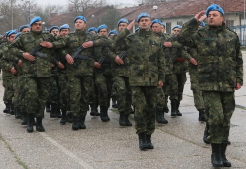 Кой колко пари получава в българската армия?