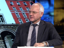 Велев: Пенсиите и заплатите изпревариха много икономиката, никой не е ощетен