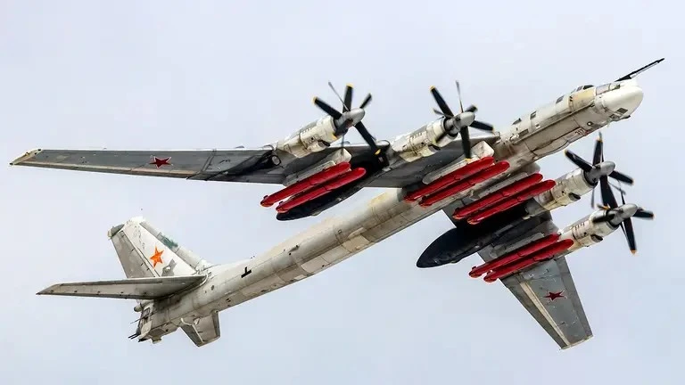 Русия вдигна в небето Ту-95МС: Изстреляни са над 14 ракети и над 160 БпЛА към Украйна
