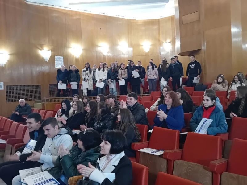 Двудневна младежка конференция с ученици от три общини се провежда в Смолян