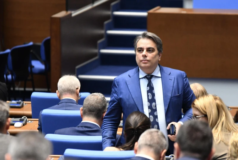 Асен Василев: В избор на регулатори по партиен принцип и квота няма да участваме