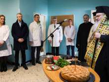 Варненският митрополит Йоан отслужи молебен за обновената Клиника по урология