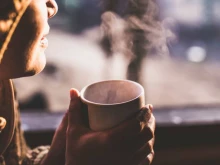 7 напитки, които подобряват настроението. И не, чаша вино не е сред тях