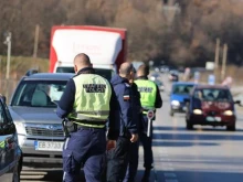 7 леки автомобила се спрени от движение заради незаконен превоз на пътници