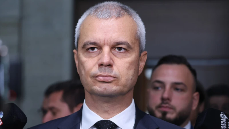 Лидерът на "Възраждане" Костадин Костадинов поиска оставката на правителството