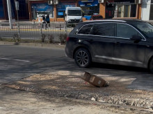 Пловдивчанин: Опасна за живота дупка стои неоправена вече 3-ти ден