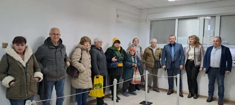 Кметът на Павликени раздаде подаръци на редовни данъкоплатци