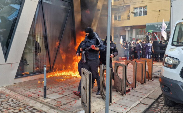 Прокуратурата иска петимата задържани на протеста на "Възраждане" да не излизат от ареста