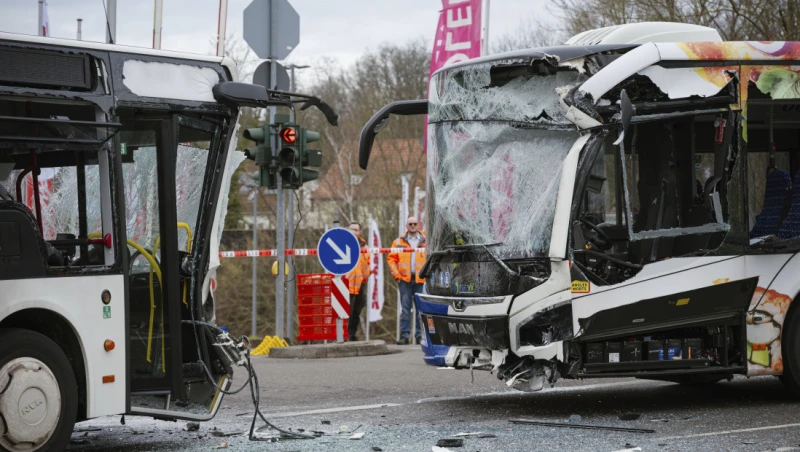 Два автобуса се сблъскаха в Германия: Най-малко 35 души са ранени, включително деца от местна детска градина