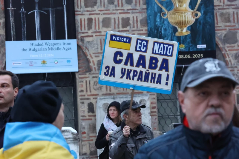 Три години война: Шествие в подкрепа на Украйна тръгна в центъра на София