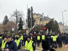 Има задържани от протеста на "Възраждане", който е под прозорците на Народното събрание