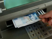 Възрастен мъж си забрави парите в банкомат, полицай от Дулово му ги върна