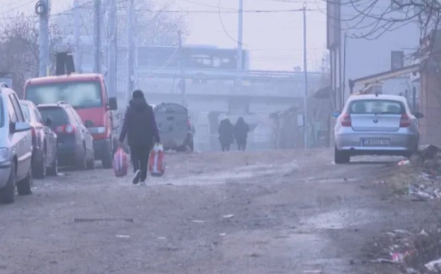 Столичани за улиците в кв. "Модерно предградие": Дупка до дупка е, газим си в калта