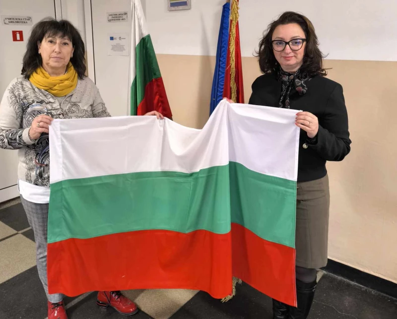 Нови знамена ще красят фасадите на училищата в район "Западен"