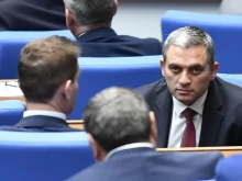 Двете ДПС - в лют спор в парламента