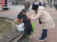 Депутати раздаваха мартеници на пловдивчани