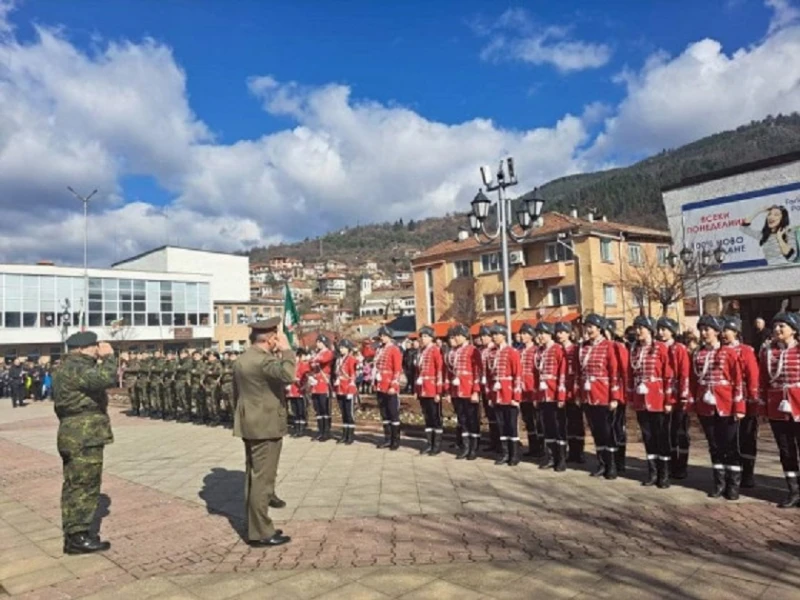 Смолян отбелязва Освобождението на България с молебен за мир, шествие и почетен караул