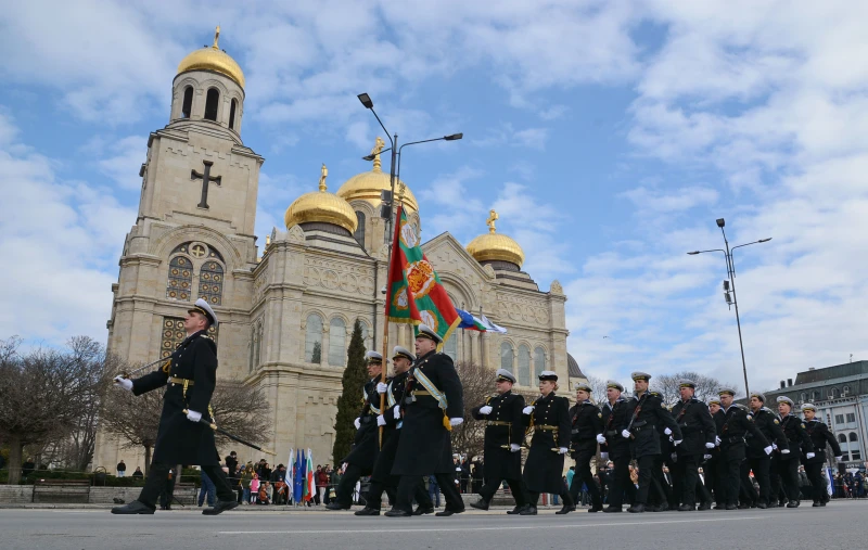 Невероятни кадри от честването на Трети март във Варна