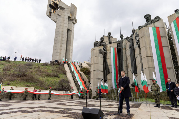 Ето как в Стара Загора отбелязаха 147 години свободна България в снимки