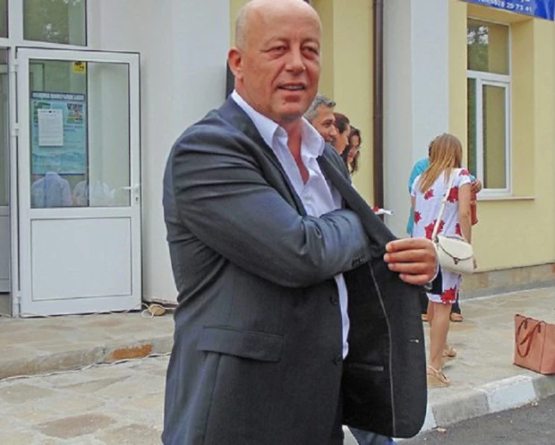 Кметът на Минерална бани излиза срещу 100 хил. лева