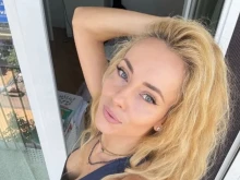 Изкусителна красавица е бившата жена на Мартин Елвиса