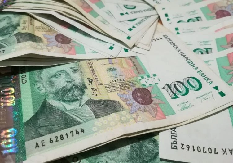 Възрастен мъж от Асеновград се раздели с 64 хиляди лева