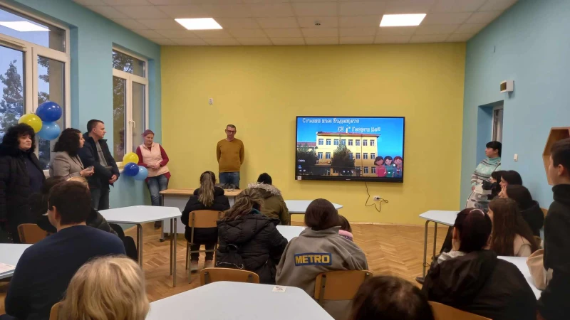 STEM център и високотехнологични класни стаи откриха в село Бенковски